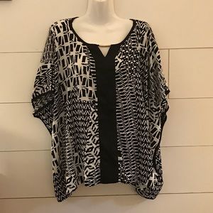 New Directions black and white printed blouse!